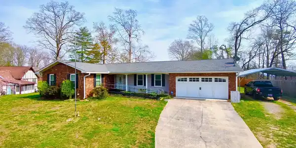 102 Oakwood Drive
