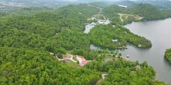 Image 3: 06-Mountain Shores
