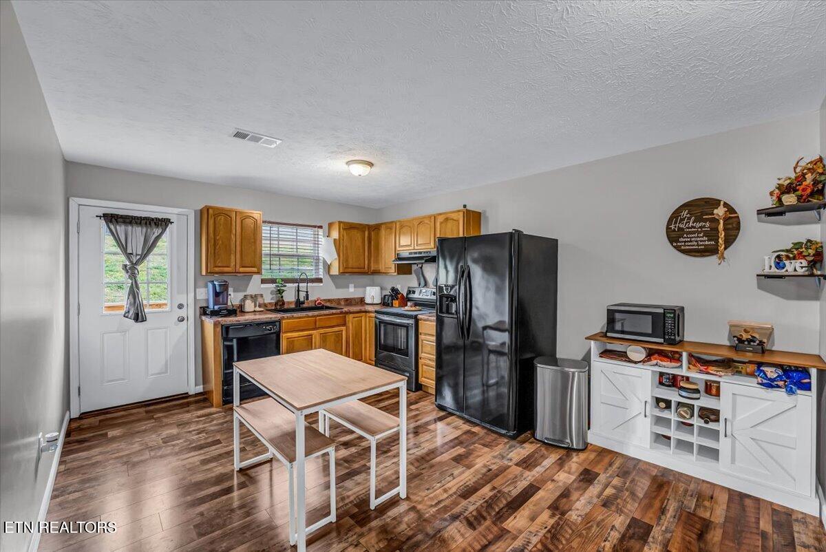 Image 3: 17-Kitchen A1