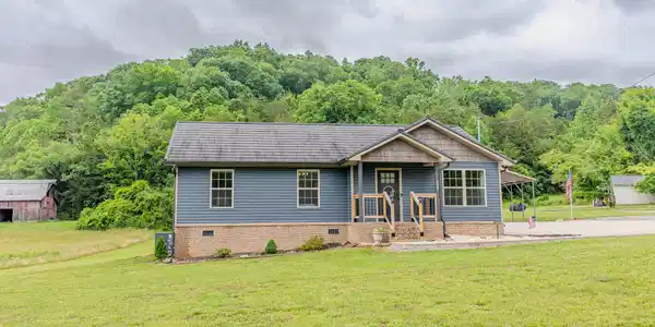 3988 Dutch Valley Rd