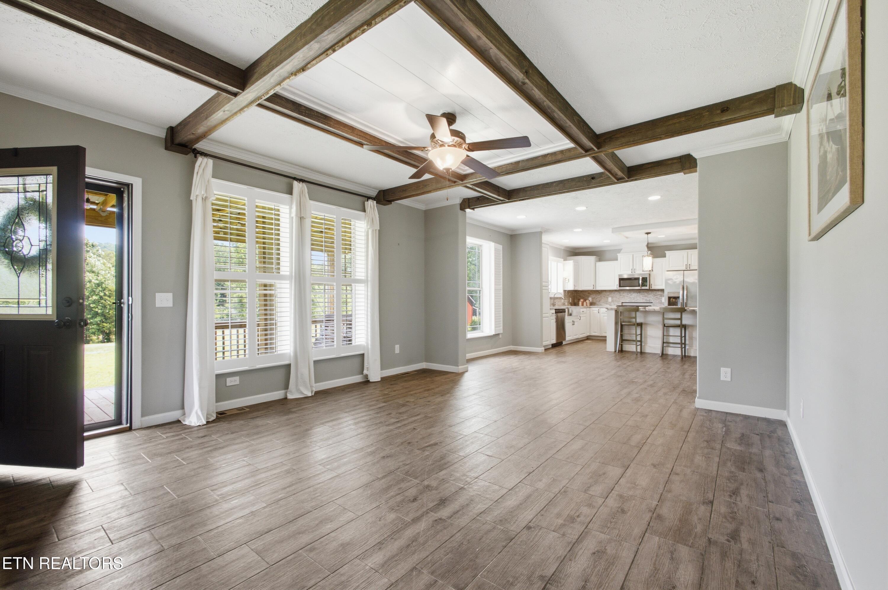 Image 3: Living room