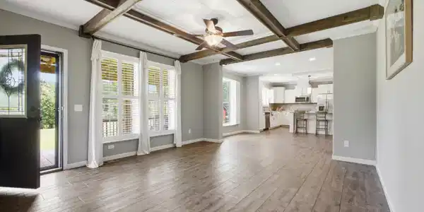 Image 3: Living room