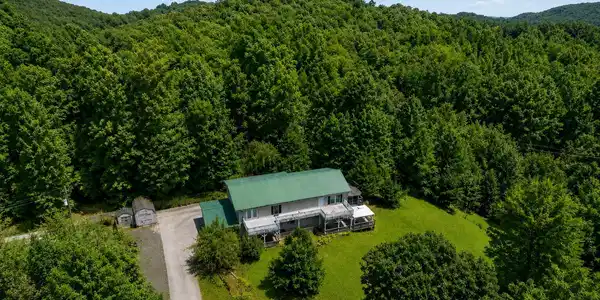 7810 Wells Valley Rd