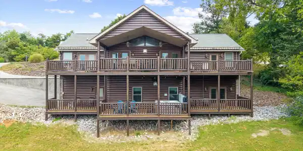 836 Sandra Way