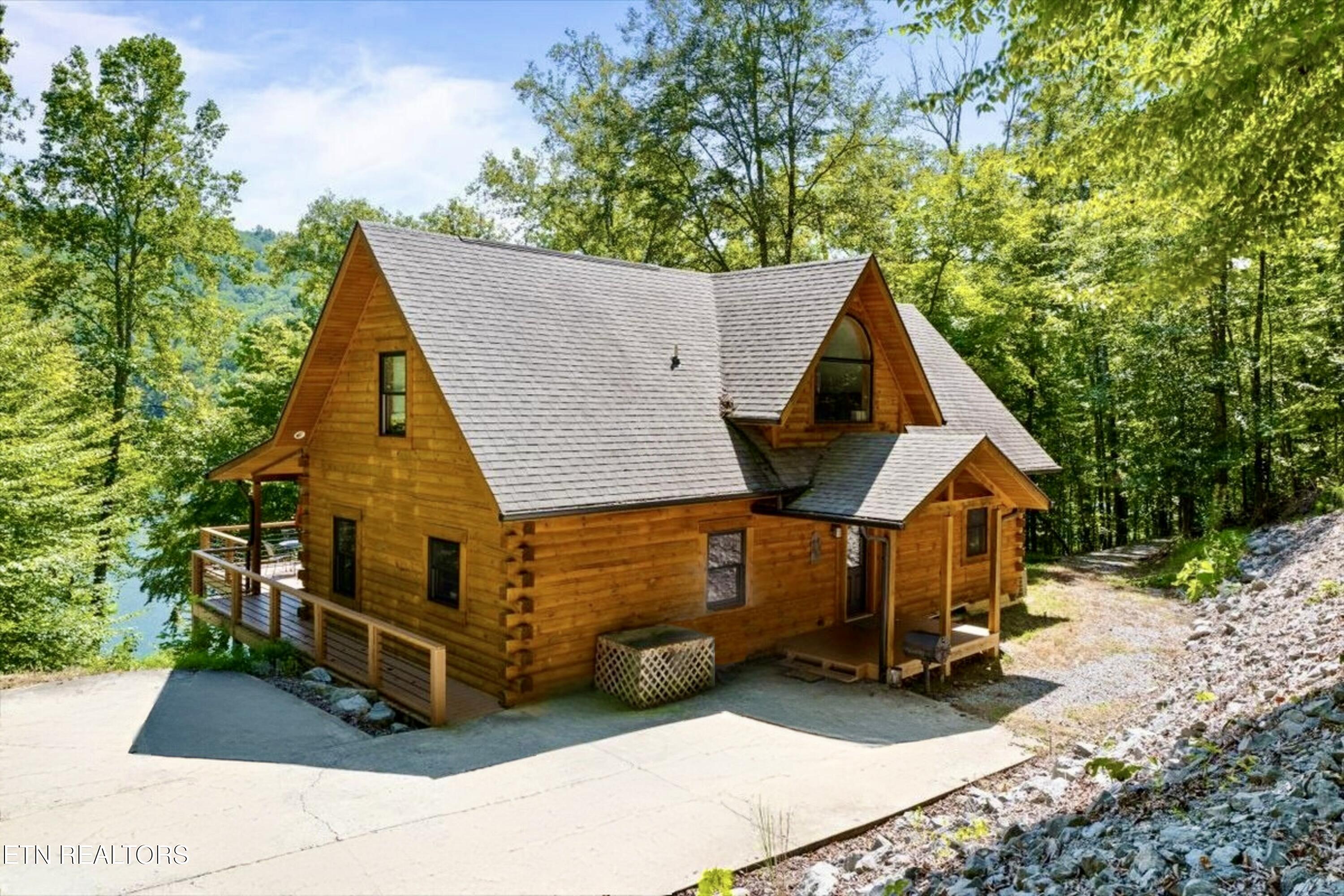 Image 2: Norris-Lake-Lakefront-Home-Log-Cabin