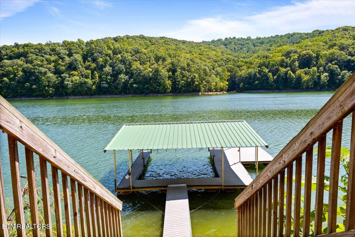 Image 3: Norris-Lake-Lakefront-Home-Dock