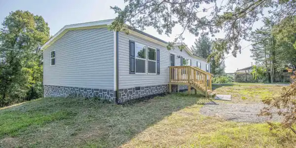 Image 4: exterior 1_1