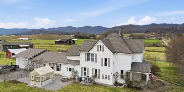 207 Thomas Rd