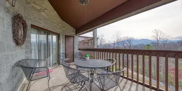 Image 2: Balcony w/Views