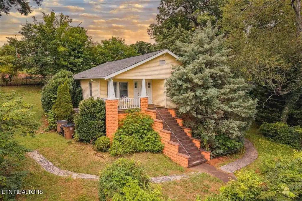 Image 1: Welcome Home to 1211 Moses Ave