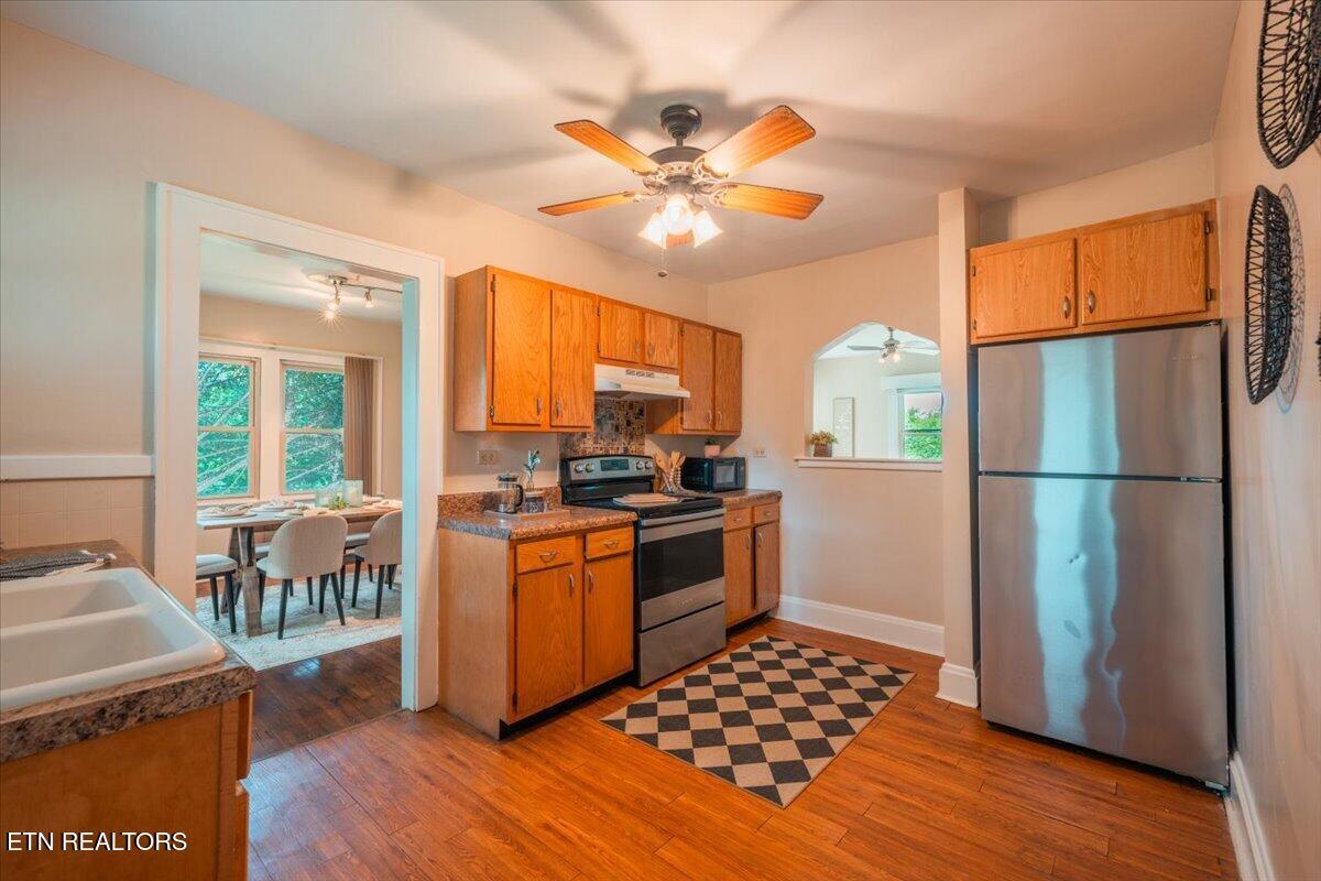 Image 3: Efficient Kitchen Layout