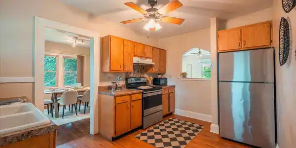 Image 3: Efficient Kitchen Layout