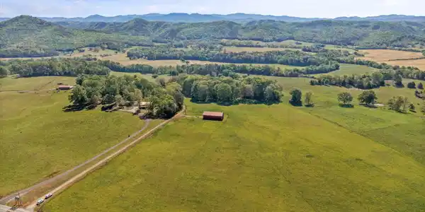 Image 4: 04-890 Fairview Rd05