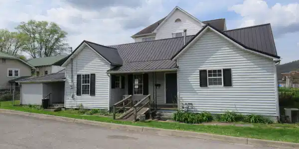 413 S Main St