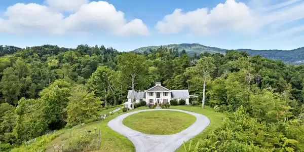 Image 3: DJI_0127 (1)