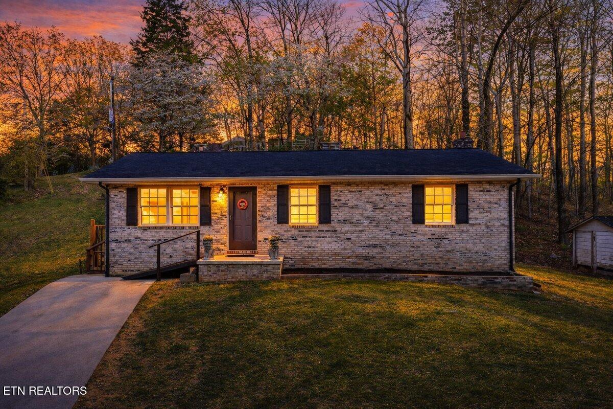Image 3: 225 Country Way Dr