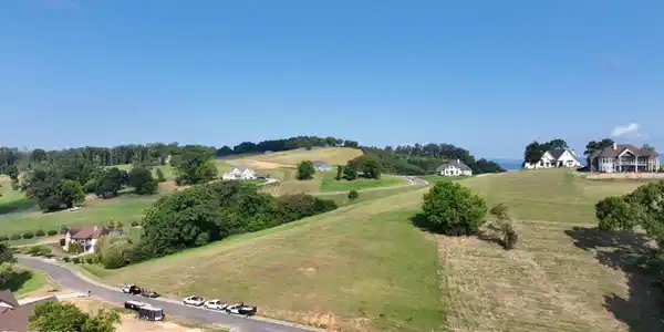 Image 3: DJI_0169.00_01_52_07.Still024