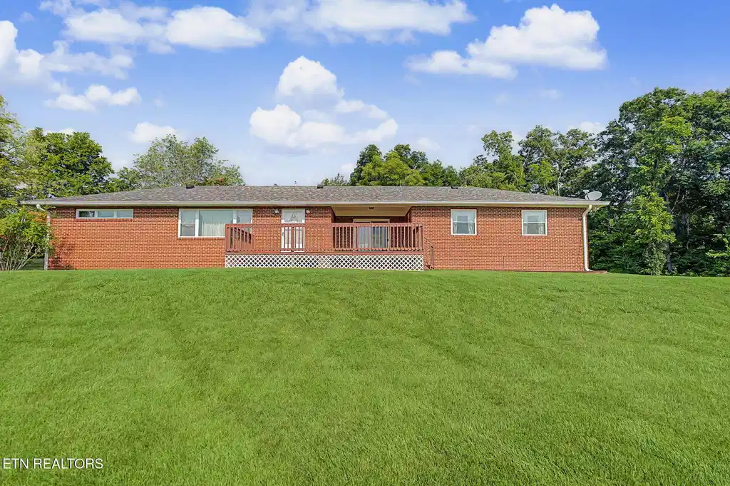 Image 1: 6-web-or-mls-10890-warrensburg-rd