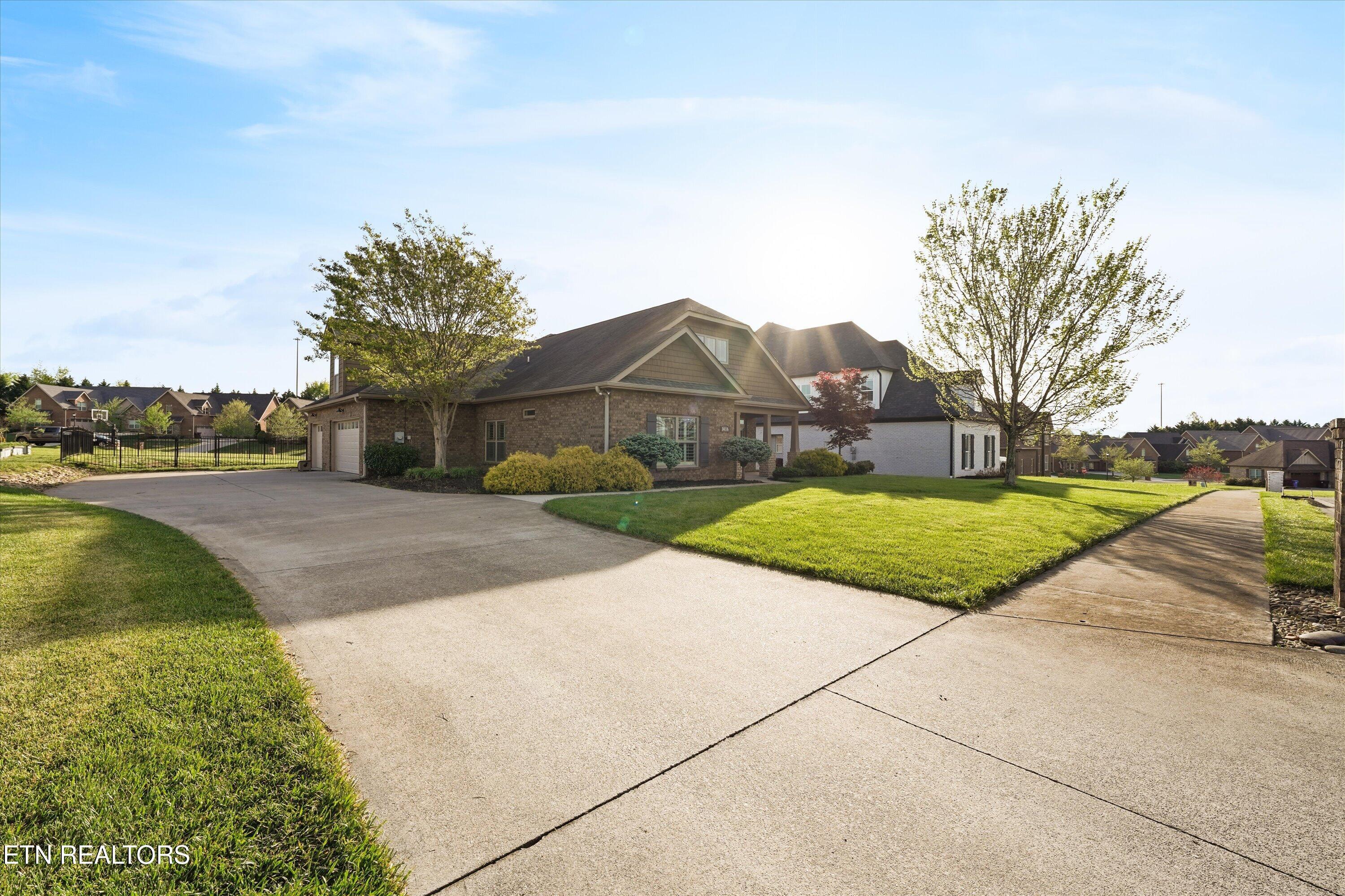 Image 3: 03-1416 St Thomas Way 02