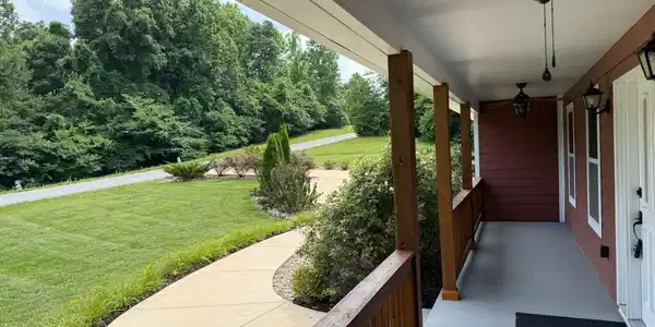 Image 4: TOPAZ FRONT SIDE YARD A