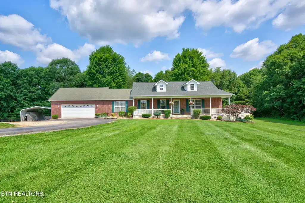 Image 1: 1-web-or-mls-651 Highland Ln-005