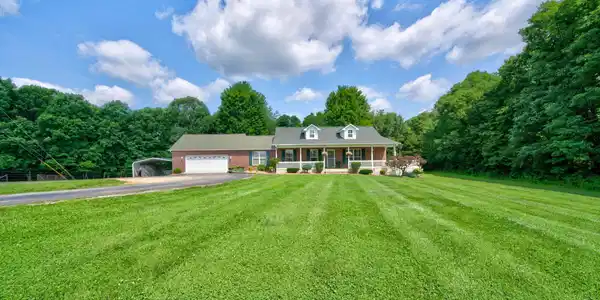 Image 2: 2-web-or-mls-651 Highland Ln-009