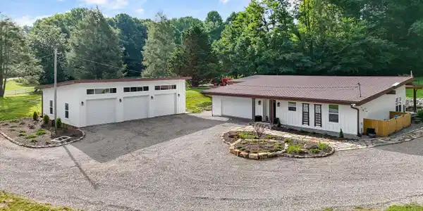 2395 Mecca Pike