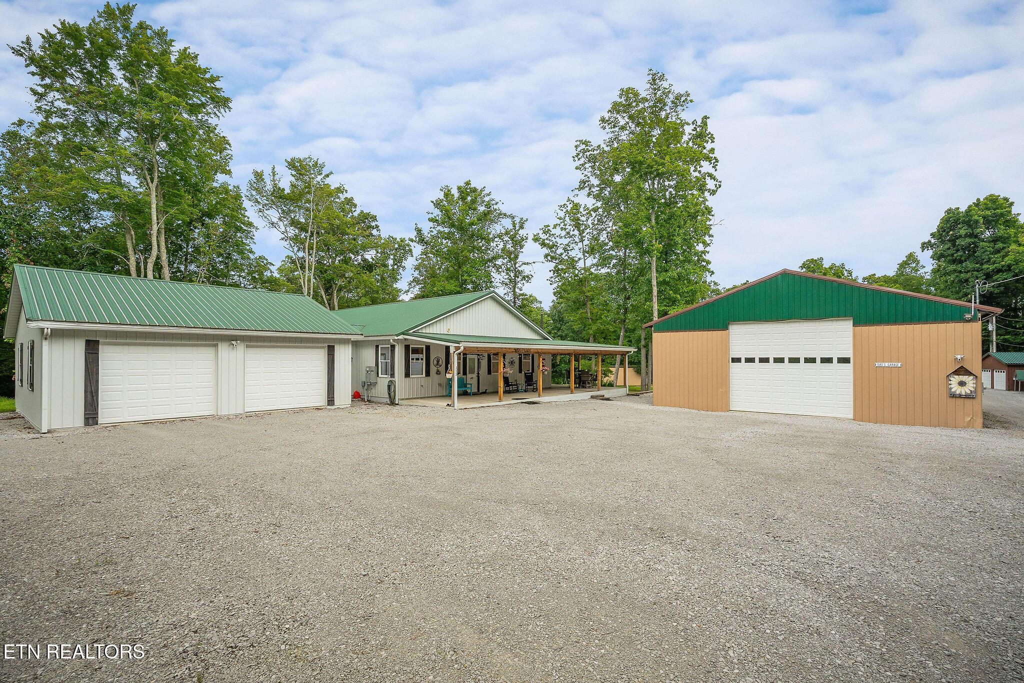 Image 3: RANCH HOE - GARAGE - POLE BARN