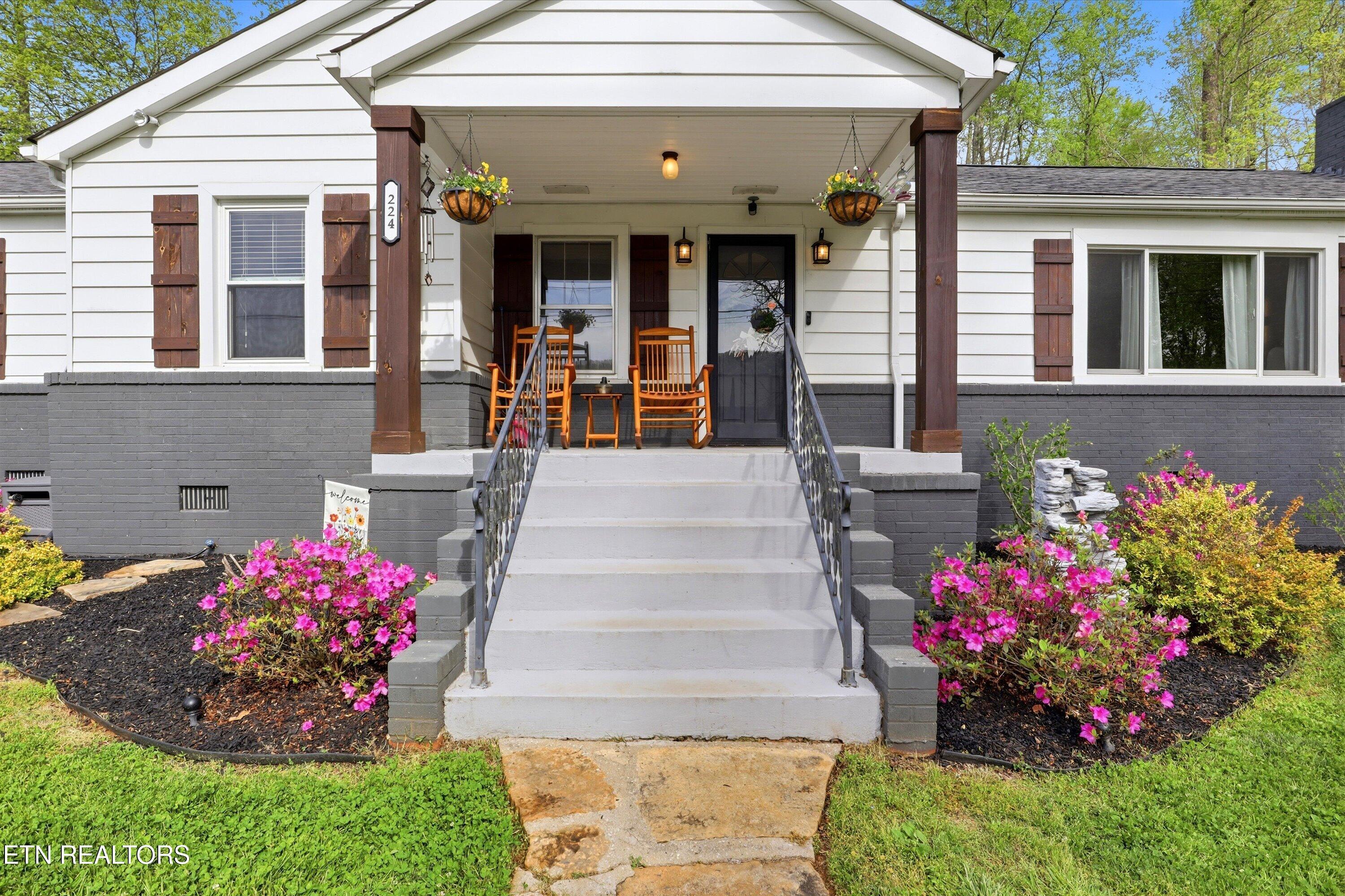 Image 4: Front Porch