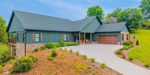 5216 Three Bars Lane