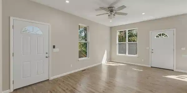 Image 4: 04-Living Room