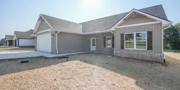 Image 2: 5133 Gregory Rd
