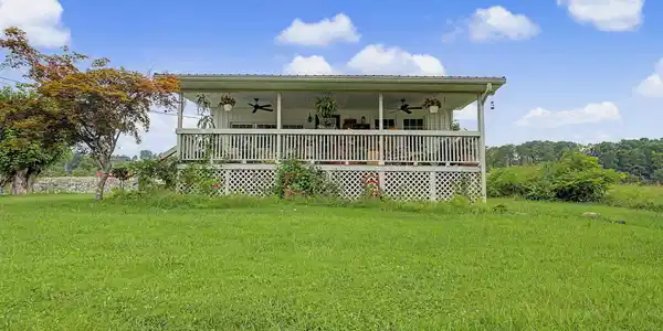 1527 Main St