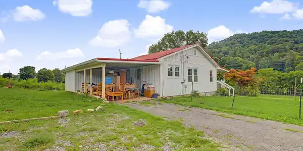 Image 3: 23-web-or-mls-1527-main-st