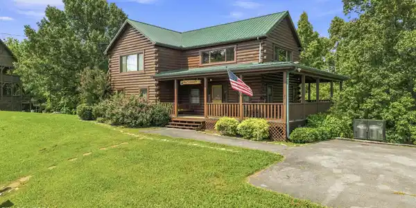 2043 Oakmont Drive
