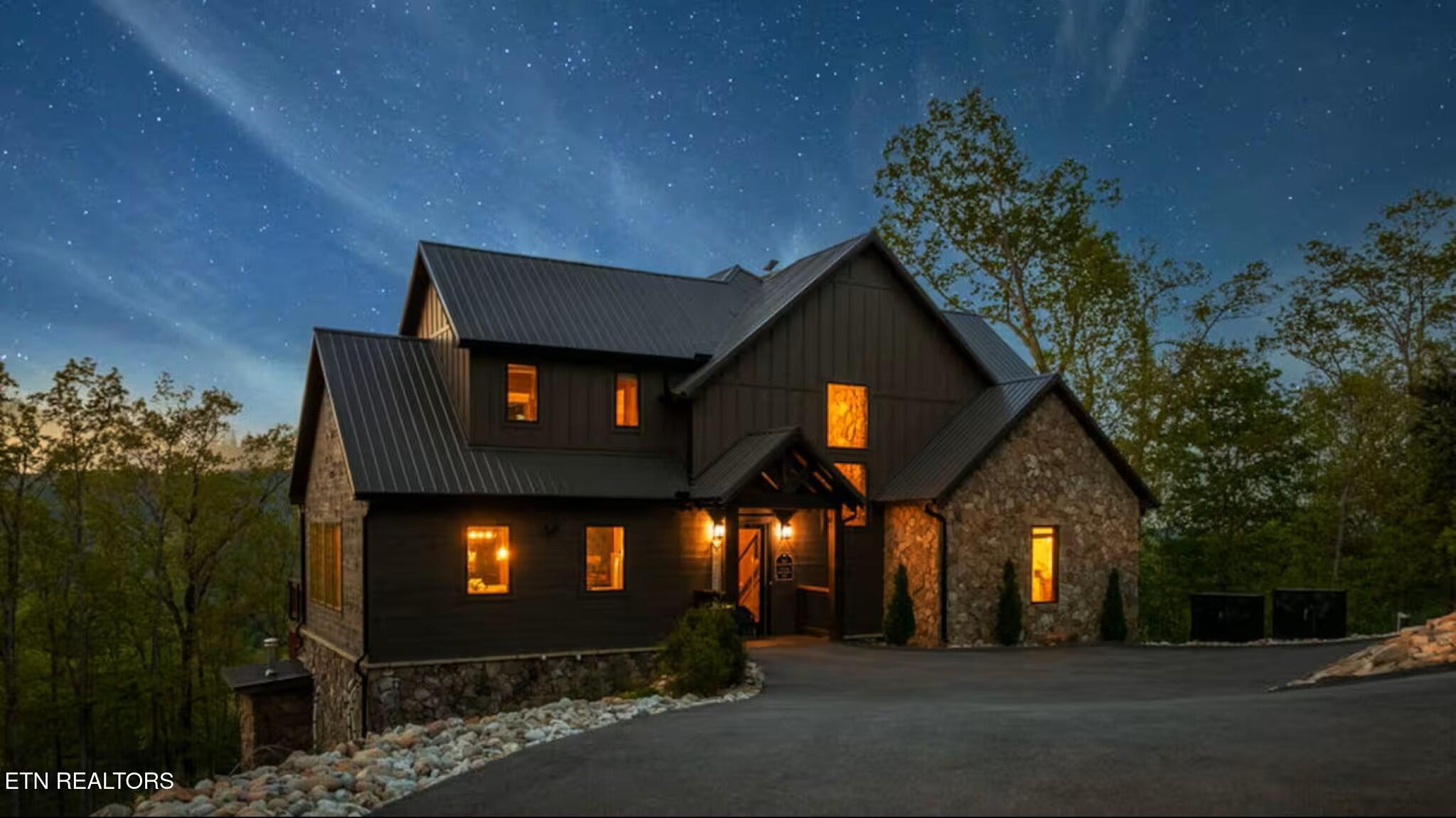 Image 1: 411db8d5-26c6-4dd2-acd0-6e30a134a2a0