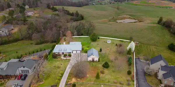 Image 4: 1.36 acres with views