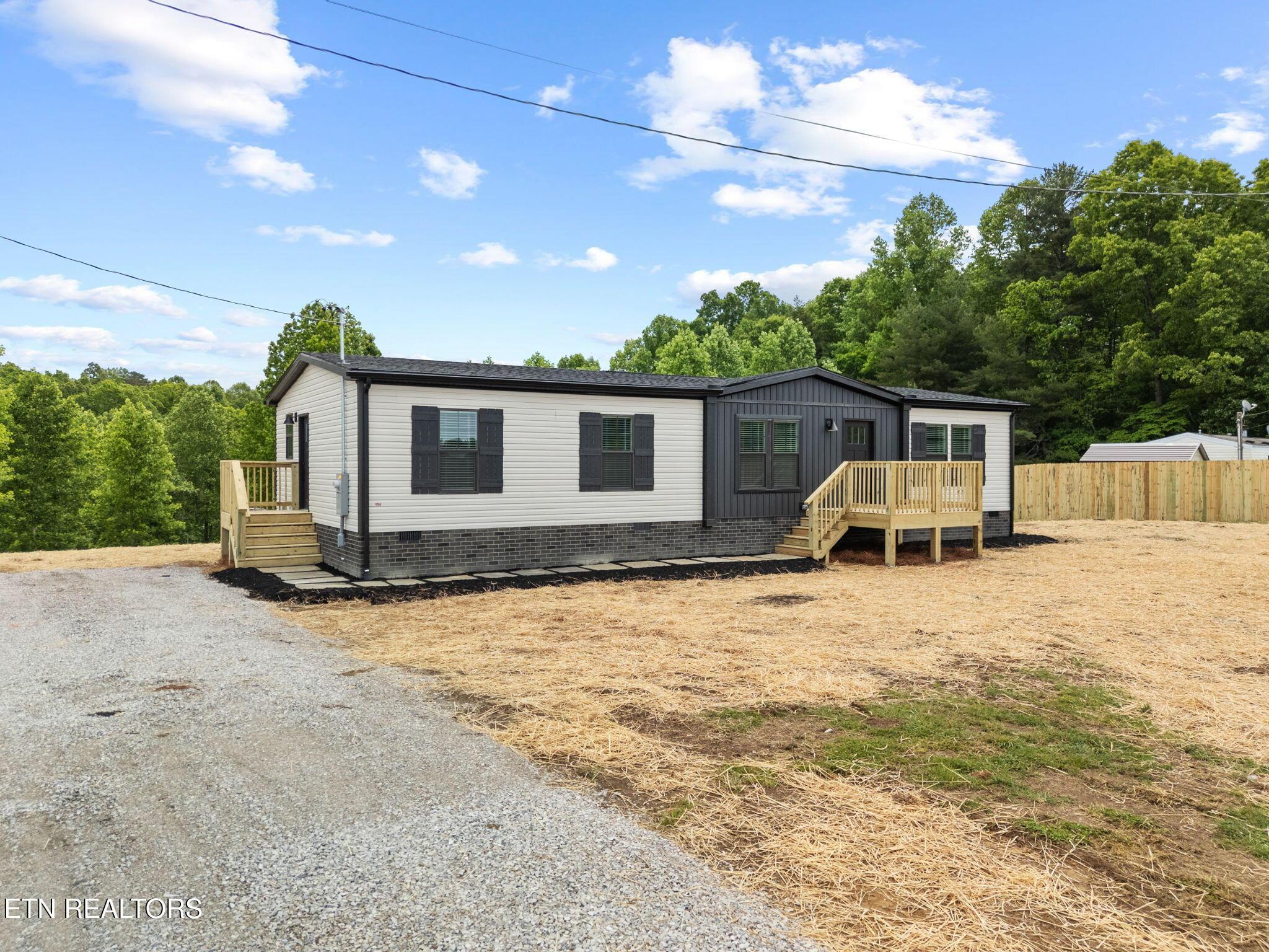 Image 2: 3-web-or-mls-117 Delia Young--13