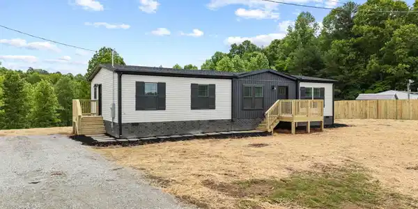Image 2: 3-web-or-mls-117 Delia Young--13