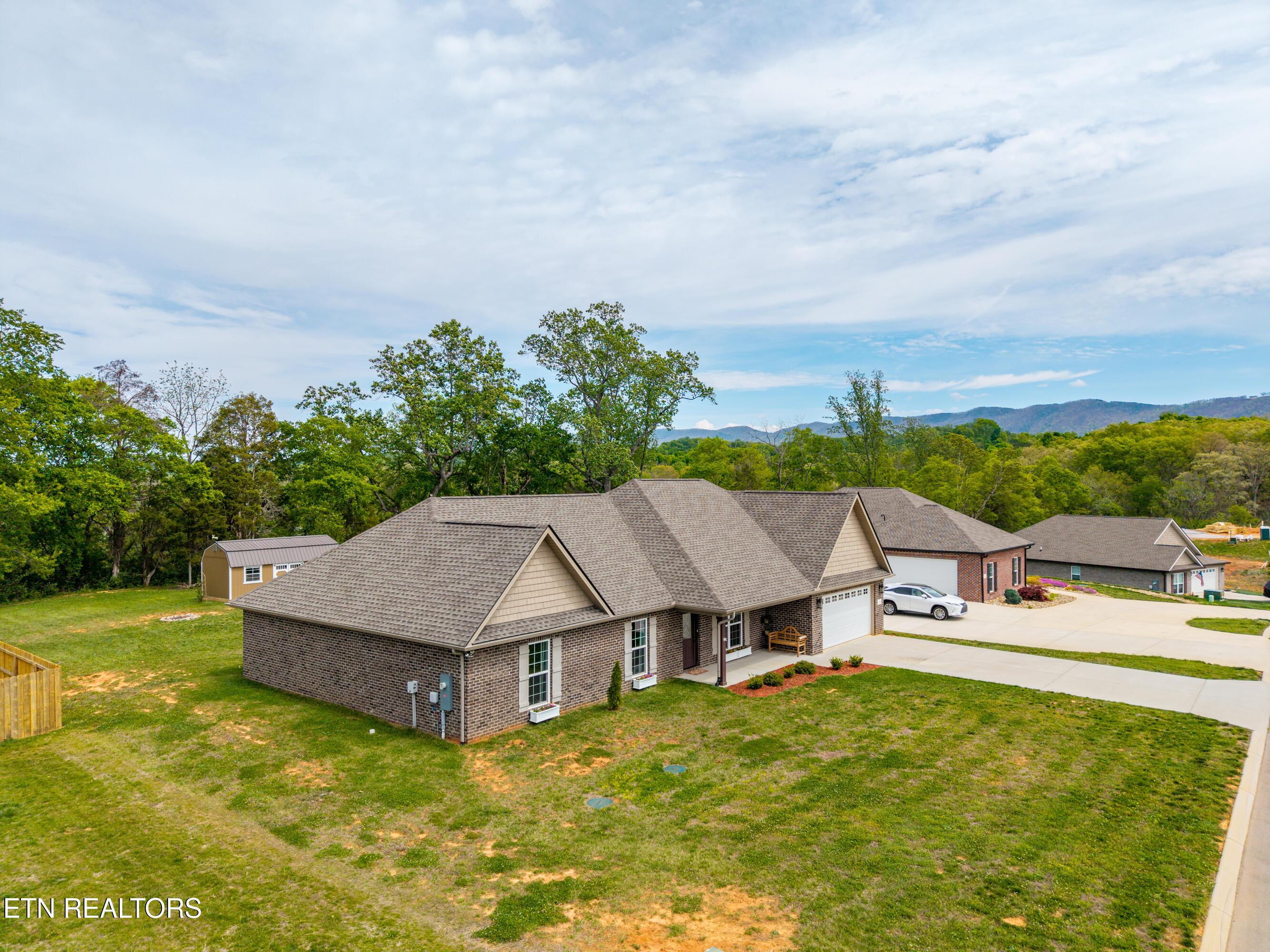 Image 2: 1920GriffittsMillCir-42