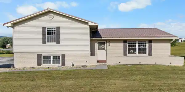 121 E Village Circle