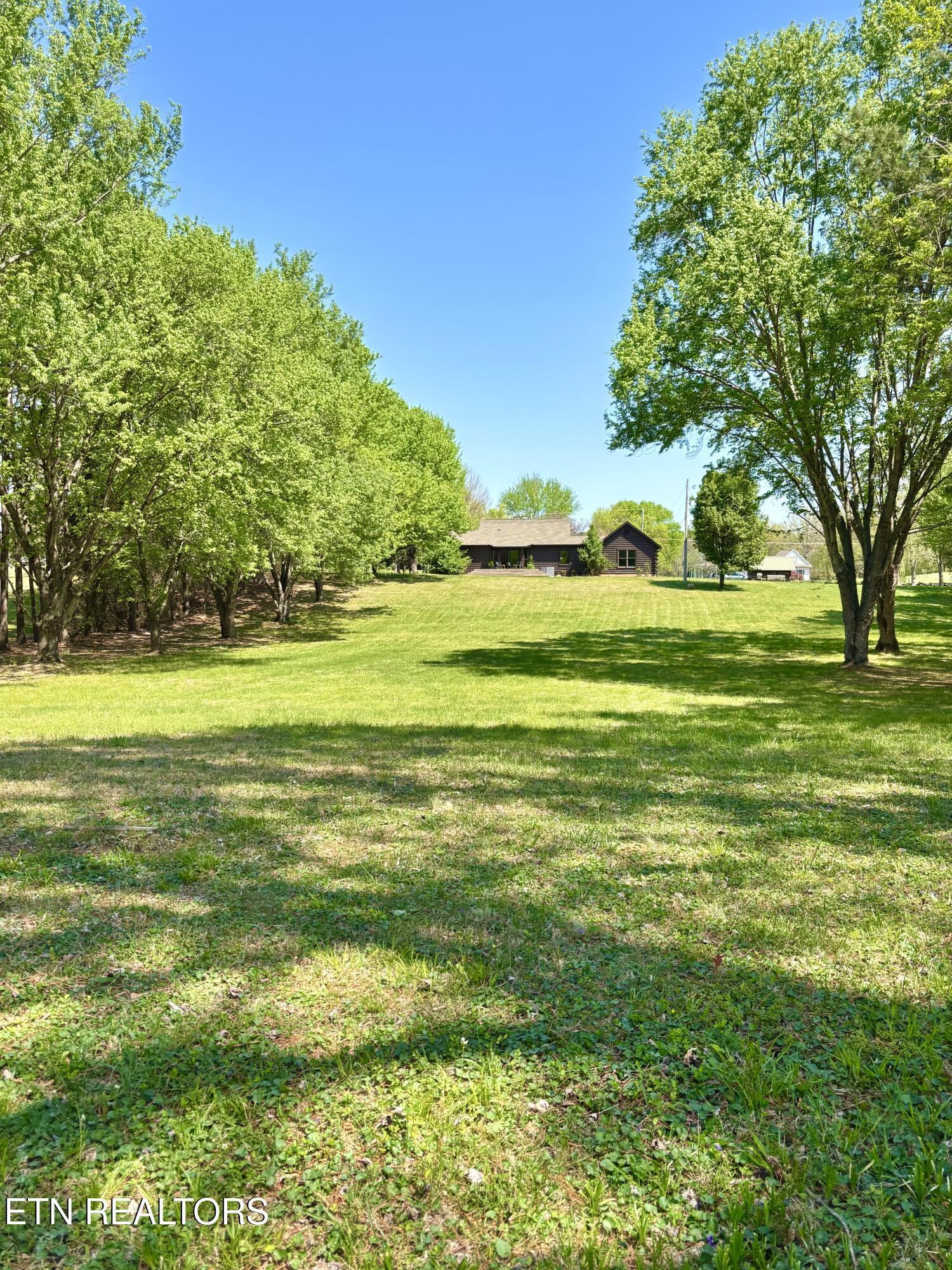 Image 2: Exterior sunny 2