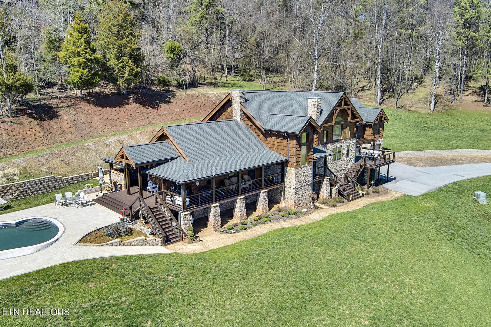 Image 3: 03_OverlookWay_124_FrontLeftElevated