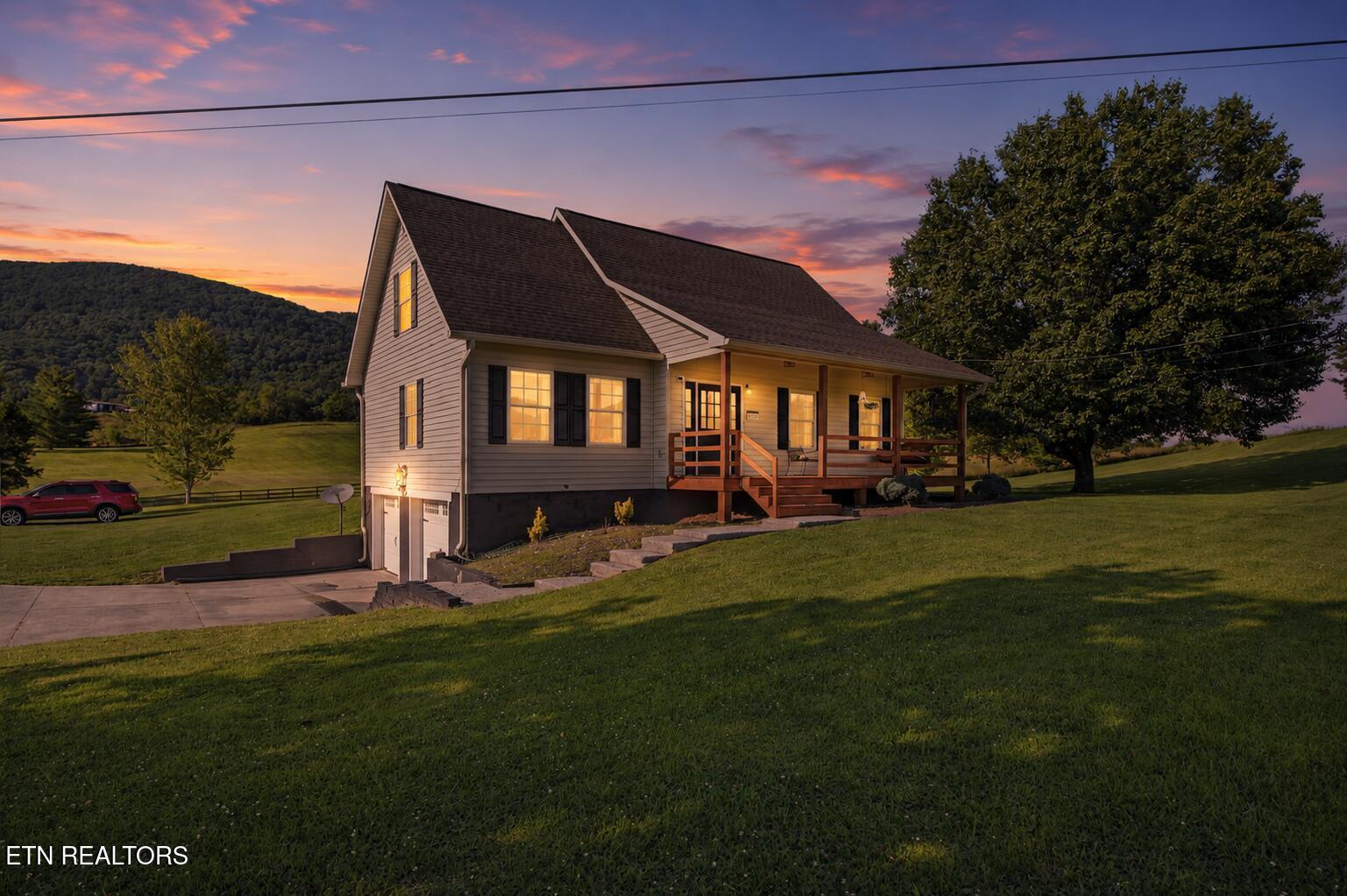 Image 1: 4784 Old Highway 63, Speedwell, TN 37870