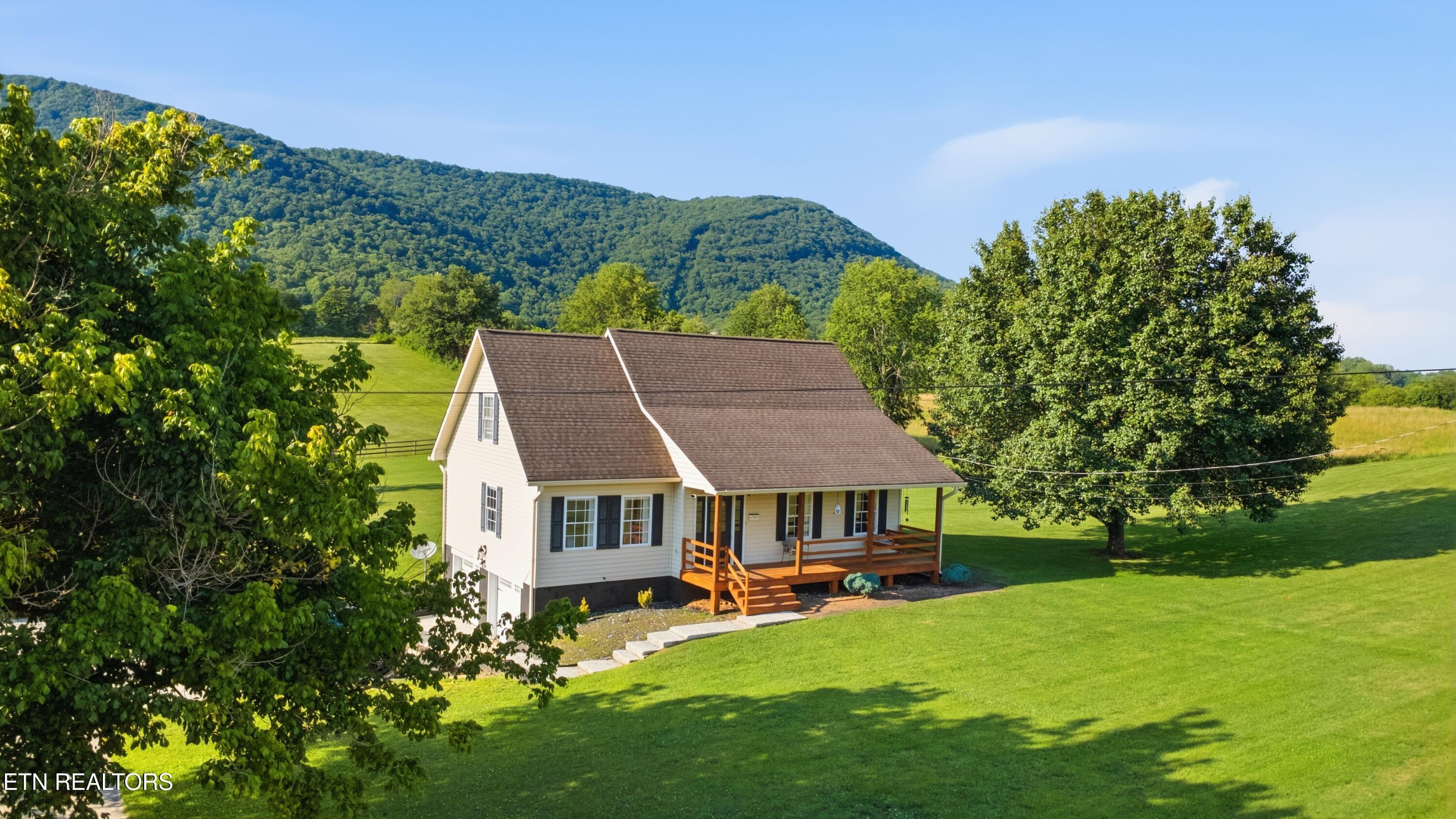 Image 3: 4784 Old Highway 63, Speedwell, TN 37870