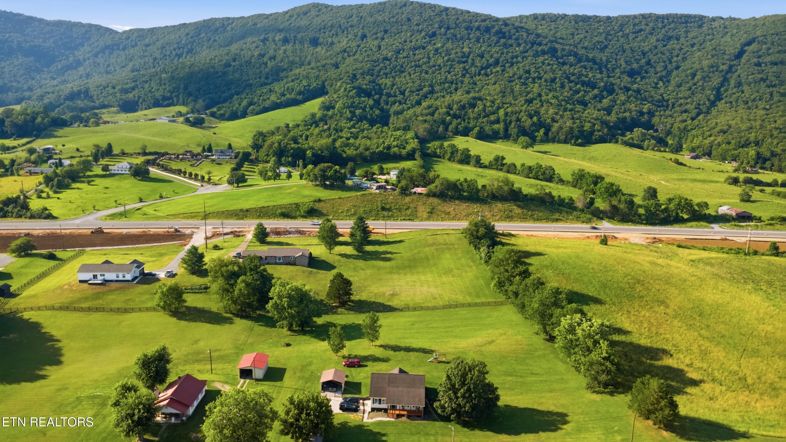 Image 4: 4784 Old Highway 63, Speedwell, TN 37870