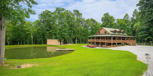 Image 4: LOG HOME W POND GOOD
