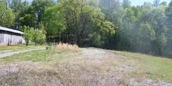 Image 3: Lot 5 Pic 3