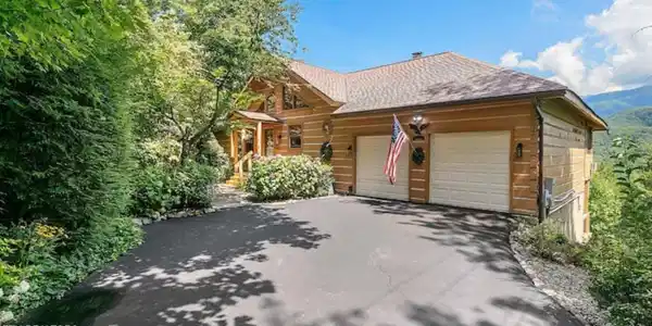 449 Lucerne Way