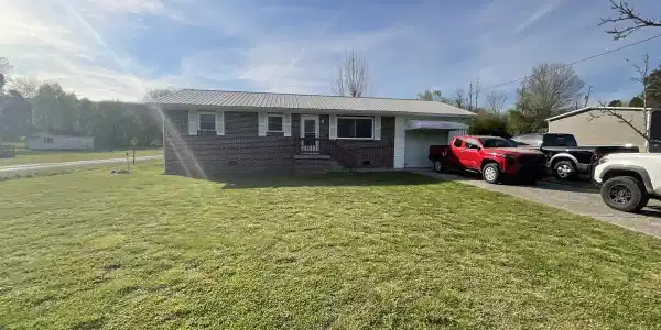 1084 Cemetery Rd